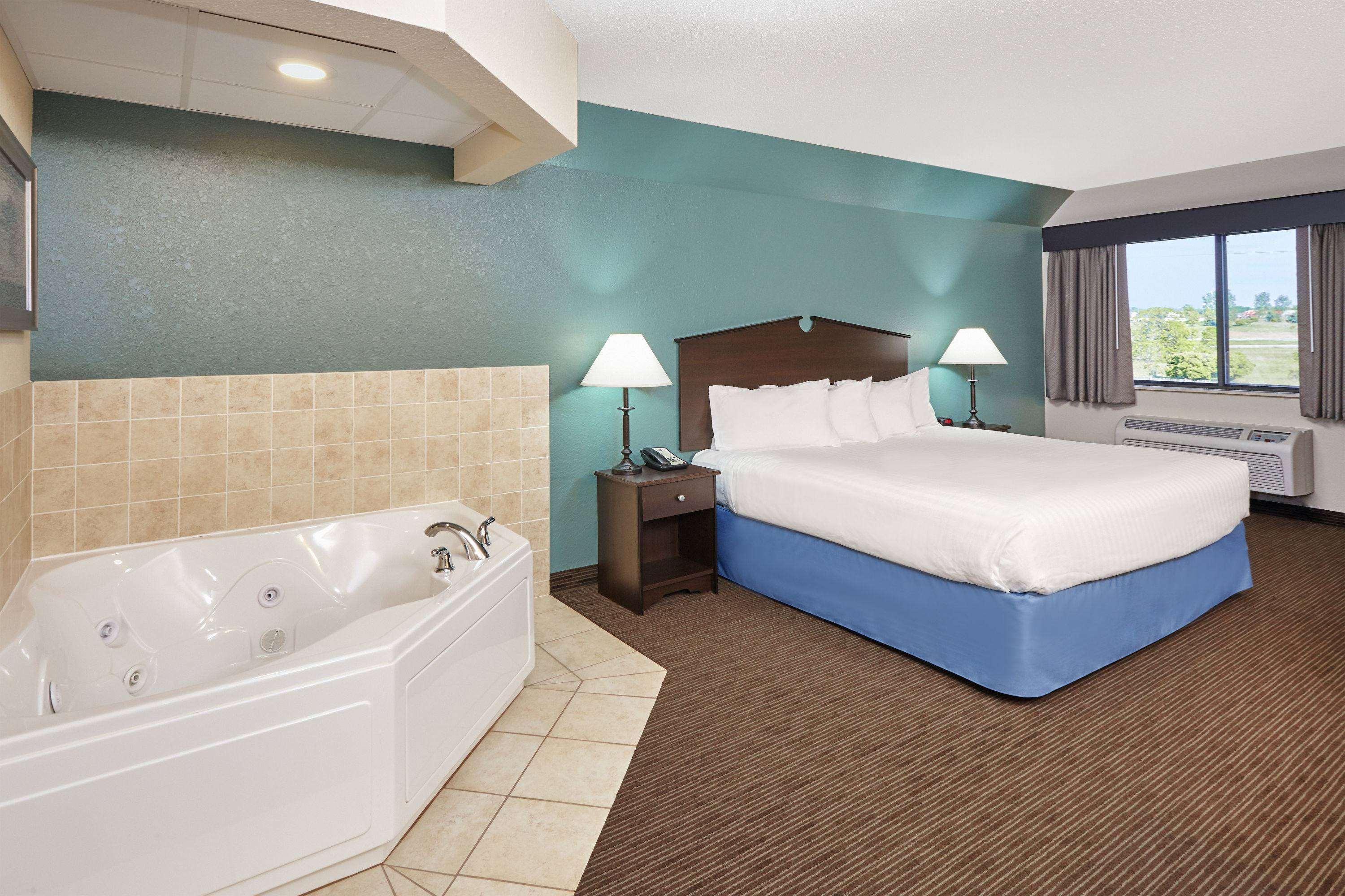 Americinn By Wyndham Green Bay East Exterior photo